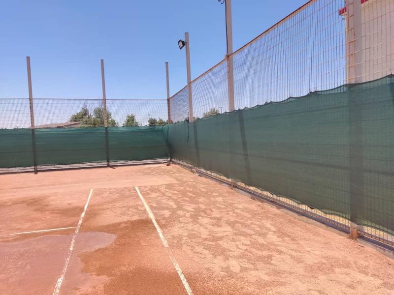 Shade net for tennis courts